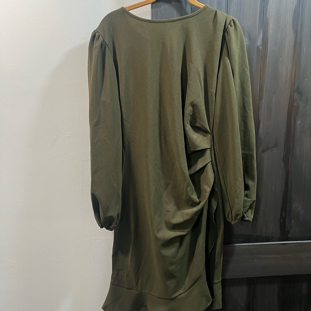 Elegant Green Long Sleeve Bateau Neck Dress